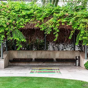 Garden & Pool דירה